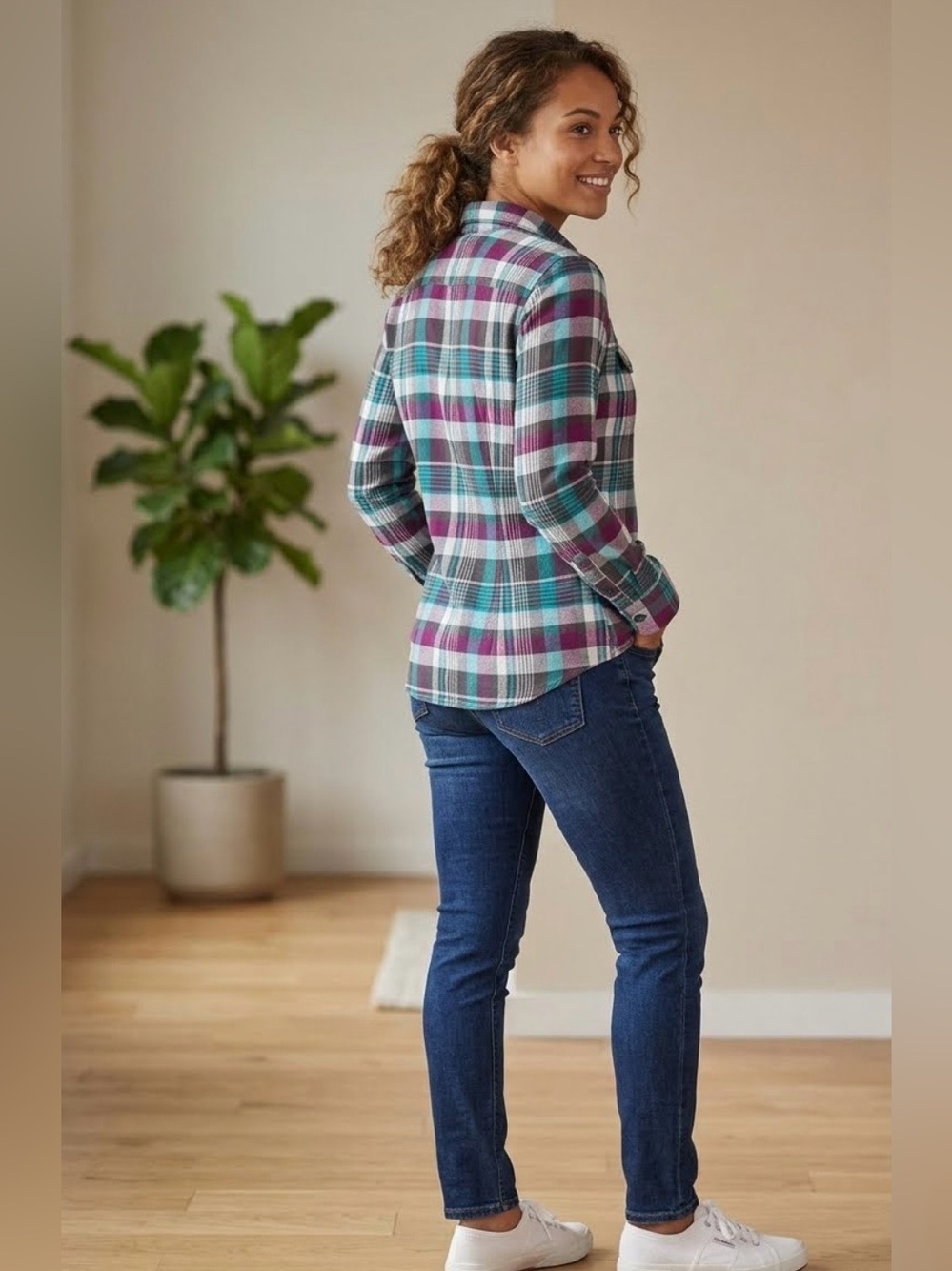 Patagonia Women's Tailored
Fjord Flannel Shirt - Slim Fit. Teal & Purple plaid.